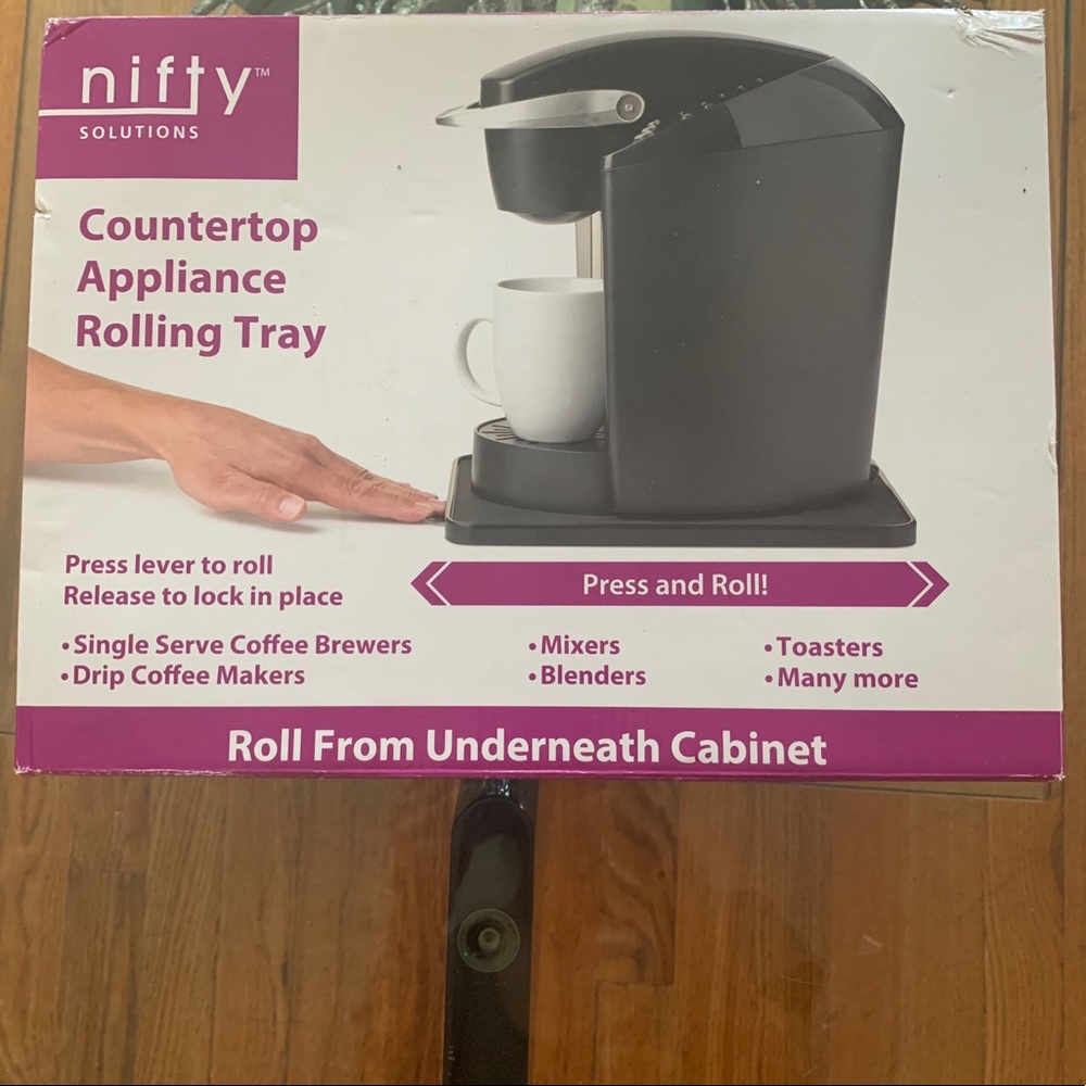 Countertop rolling tray